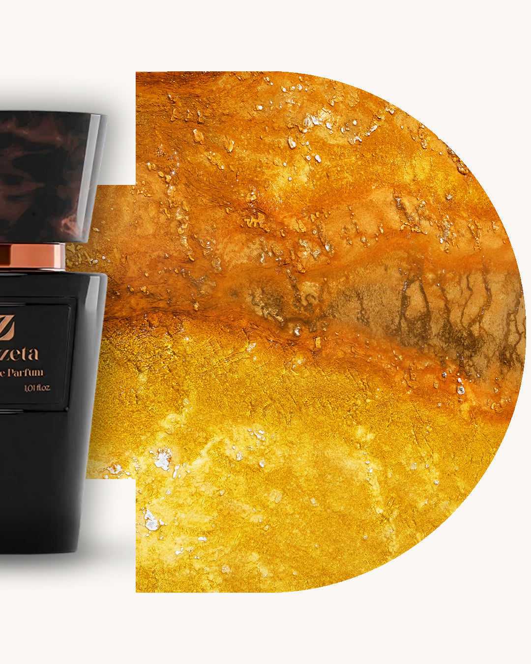 Detailansicht des Chogan 015 Extrait de Parfum, linker schwarzer Flakon mit braun marmorierter Kappe, rechts gold-orangefarbener strukturierter Hintergrund, Duftfamilie ähnlich Roma Uomo Laura Biagiotti.