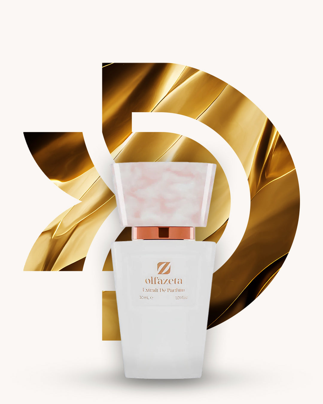 Chogan 019 Extrait de Parfum, weisser Parfumflakon mit rosé marmorierter Verschlusskappe und kupferfarbenem Akzent, mittig vor goldenem D-förmigem Hintergrund mit metallisch glänzender, gefalteter Struktur, Duftfamilie ähnlich Lady Million Paco Rabanne.