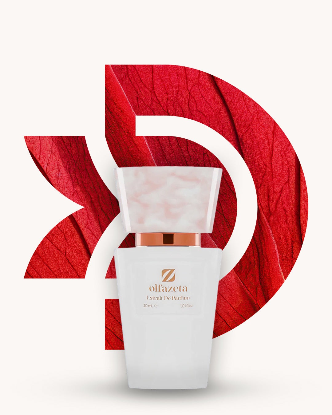 Chogan 026 Extrait de Parfum, weisser Parfumflakon mit rosé marmorierter Verschlusskappe und kupferfarbenem Akzent, mittig vor kräftig rotem D-förmigem Hintergrund mit samtiger Blütenblattstruktur, Duftfamilie ähnlich Flower by Kenzo.