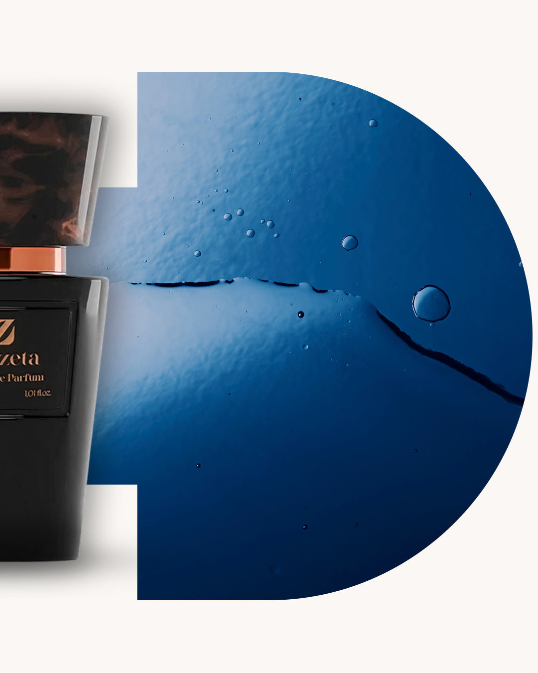 Detailansicht des Chogan 031 Extrait de Parfum, linker schwarzer Flakon mit braun marmorierter Kappe, rechts blauer Hintergrund mit Wassertropfenstruktur, Duftfamilie ähnlich Blu pour Homme Bvlgari.
