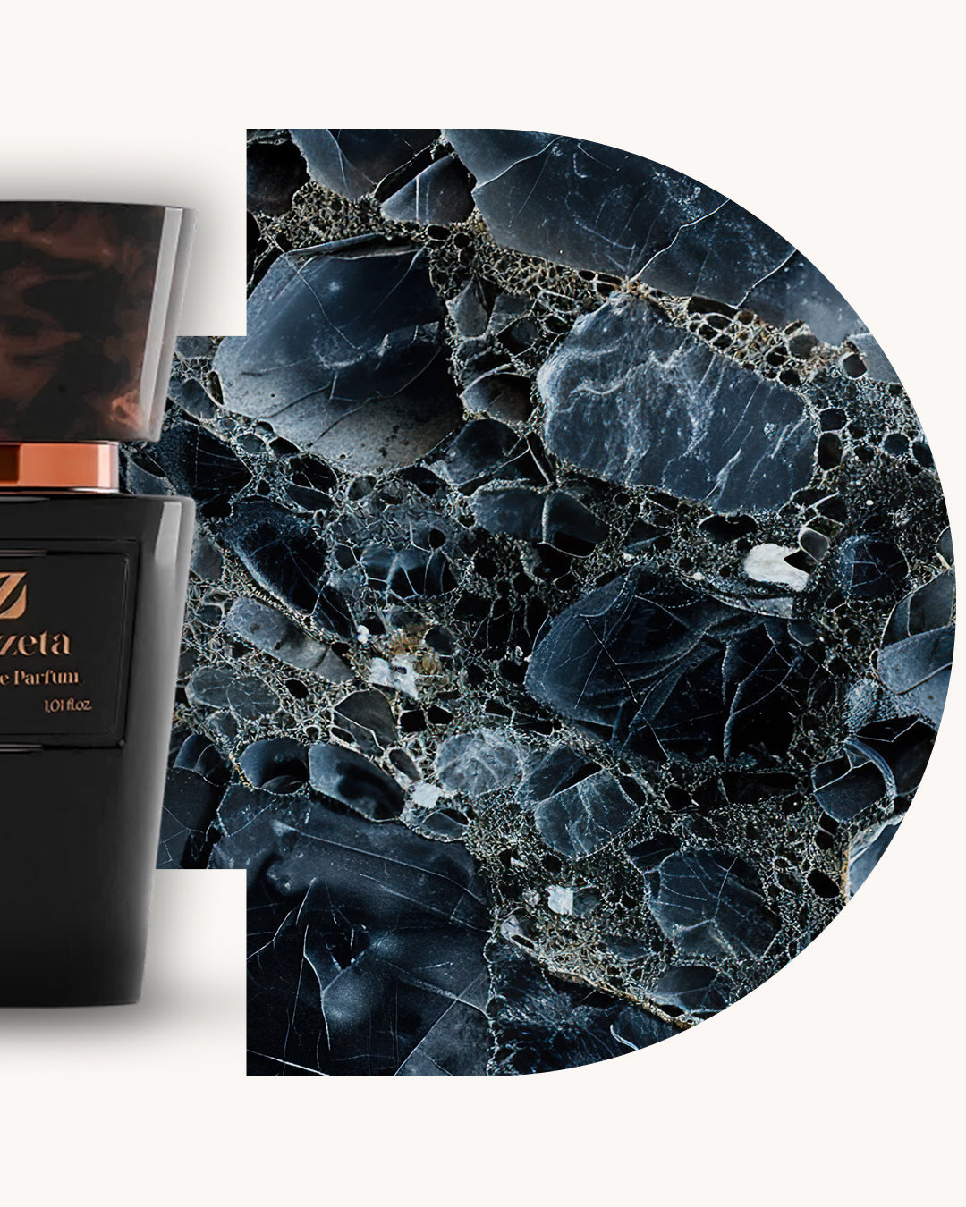 Detailansicht des Chogan 038 Extrait de Parfum, linker schwarzer Flakon mit braun marmorierter Kappe, rechts blauer Hintergrund mit strukturierter Marmorierung, Duftfamilie ähnlich Bleu de Chanel.