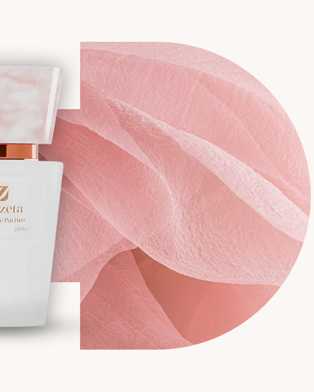 Detailansicht des Chogan 039 Extrait de Parfum, linker weisser Flakon mit rosa marmorierter Kappe, rechts zarter rosa Hintergrund mit stoffähnlicher Textur, Duftfamilie ähnlich Miss Dior.