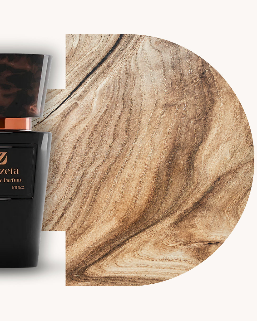 Detailansicht des Chogan 048 Extrait de Parfum, linker schwarzer Flakon mit kupferfarbenem Akzent, rechts beige-brauner Hintergrund mit Holzstruktur, Duftfamilie ähnlich Allure Homme.