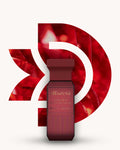 Chogan 118 Extrait de Parfum, roter gerippter Flakon mit eckiger Kappe vor intensiv rotem D-förmigem Hintergrund mit leuchtenden Reflexen, Duftfamilie ähnlich Baccarat Rouge 540.