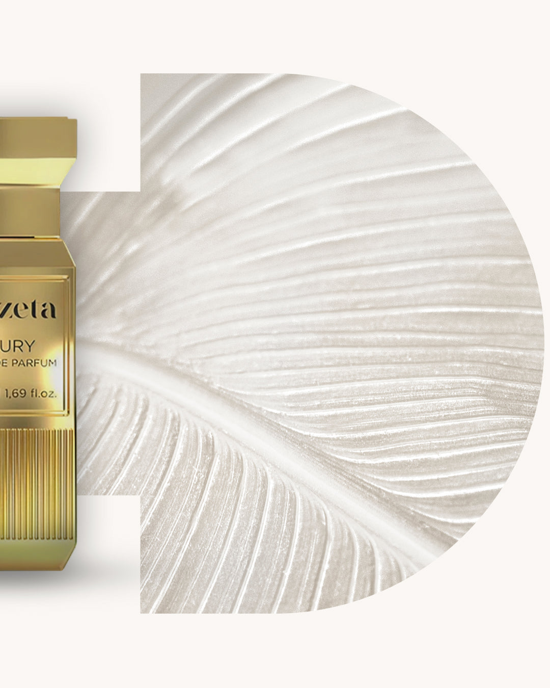 Detailansicht des Chogan 126 Extrait de Parfum, goldfarbener Flakon links, rechts hellbeiger Hintergrund mit schimmernder Marmorstruktur, Duftfamilie ähnlich Soleil Blanc.