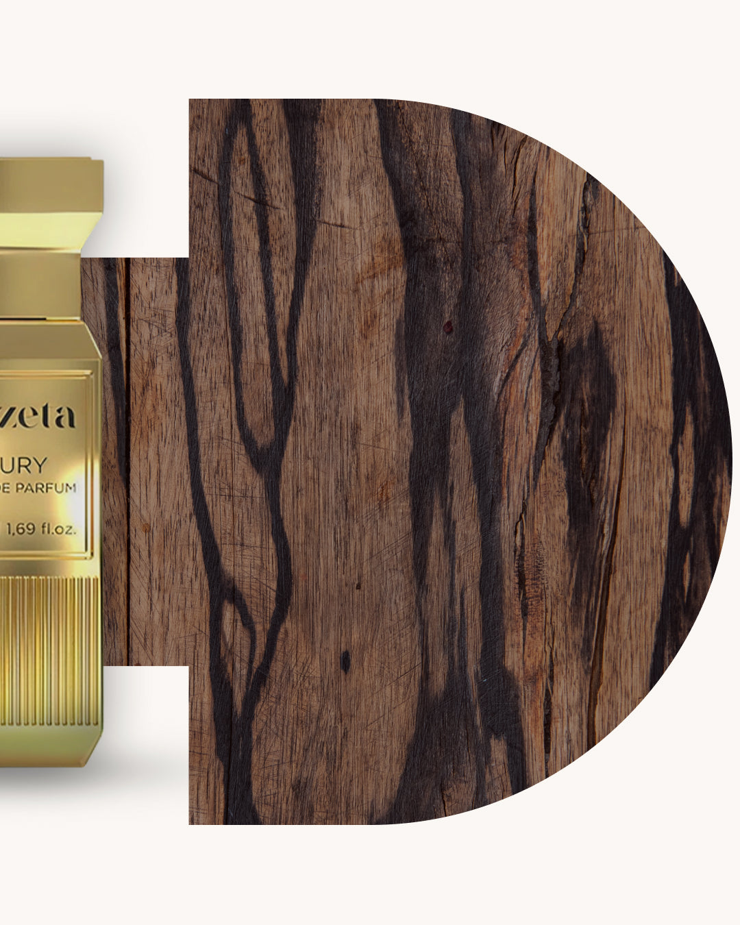 Detailansicht des Chogan 127 Extrait de Parfum, goldfarbener Flakon links, rechts dunkelbraune Holzmaserung mit natürlicher Struktur und Glanz, Duftfamilie ähnlich Oud Wood.
