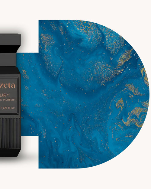 Detailansicht des Chogan 130 Extrait de Parfum, schwarzer Flakon links, rechts tiefblauer marmorierter Hintergrund mit goldenen Akzenten, Duftfamilie ähnlich Megamare.
