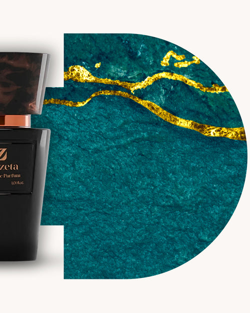 Detailansicht des Chogan 140 Extrait de Parfum, schwarzer Flakon links, rechts türkis-goldene Marmorstruktur mit glänzenden Linien, Duftfamilie ähnlich Versace Eros.