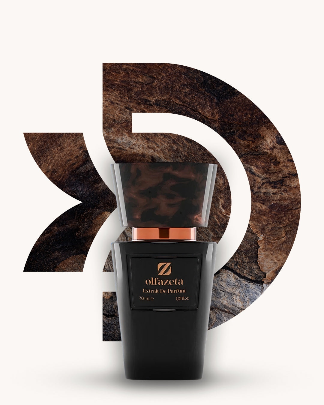 Chogan 250 Extrait de Parfum, schwarzer Flakon mit marmorierter brauner Verschlusskappe vor brauner Holzstruktur im Hintergrund, Duftfamilie ähnlich Burberry for Men.